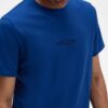 Camiseta Fred Perry Bordada Azul Cobalto - Imagen 4