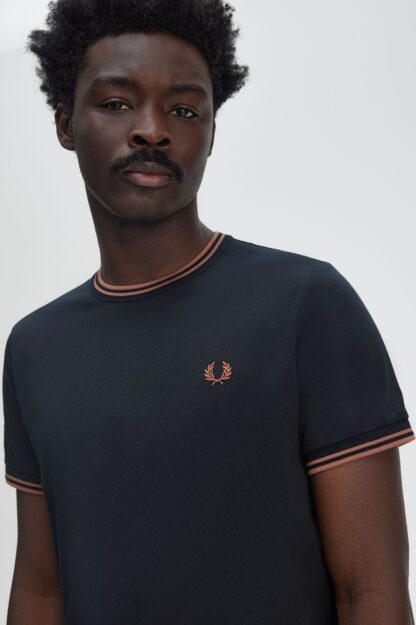 Camiseta Fred Perry Ribete Azul - Imagen 2