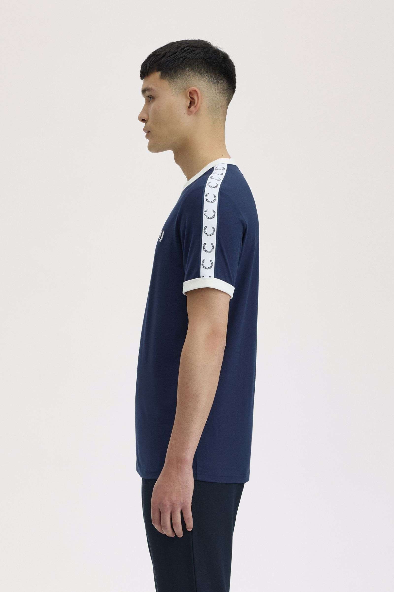 Camiseta Fred Perry Ringer Azul con Cinta Deportiva - Imagen 6