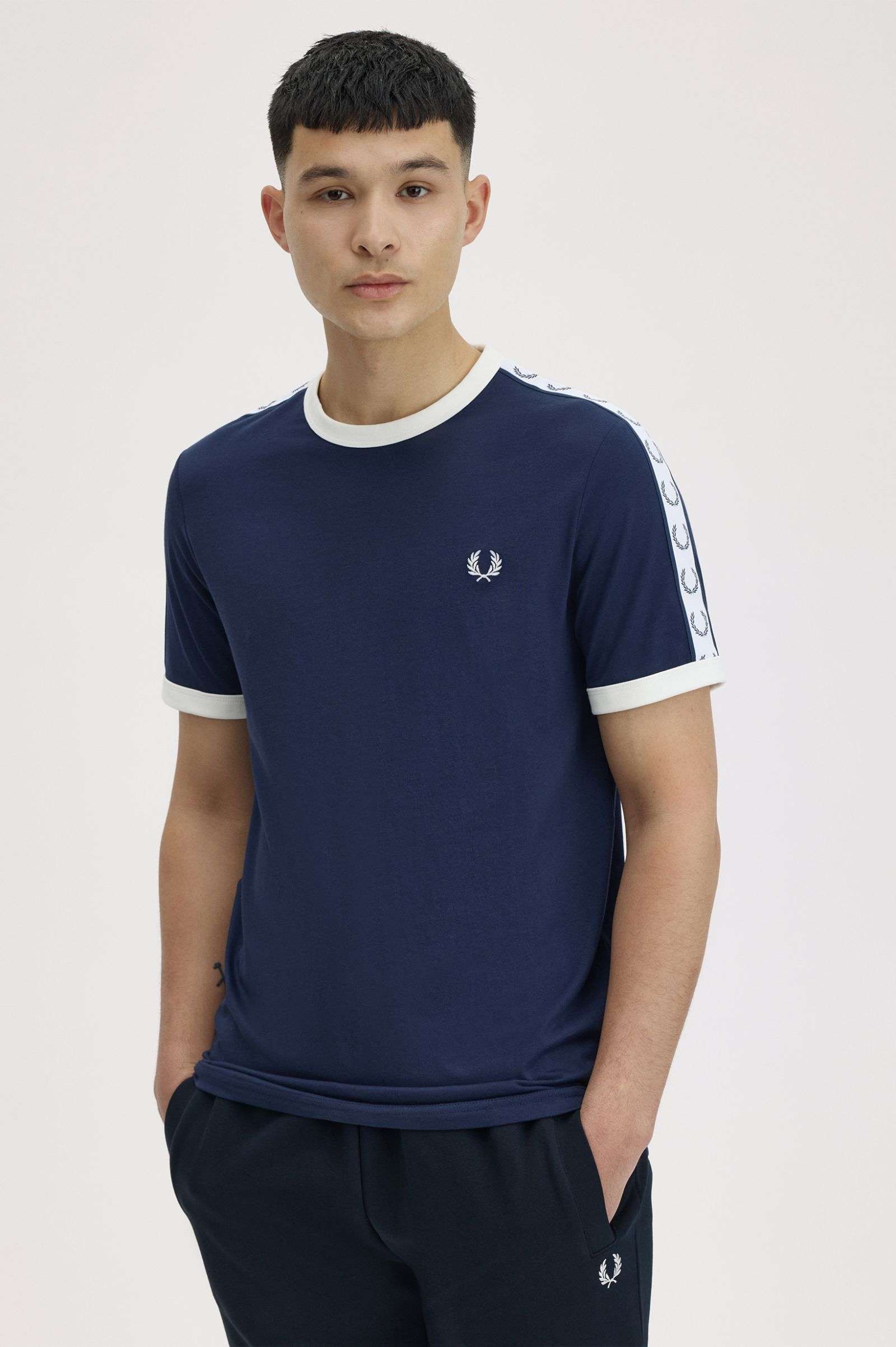 Camiseta Fred Perry Ringer Azul con Cinta Deportiva